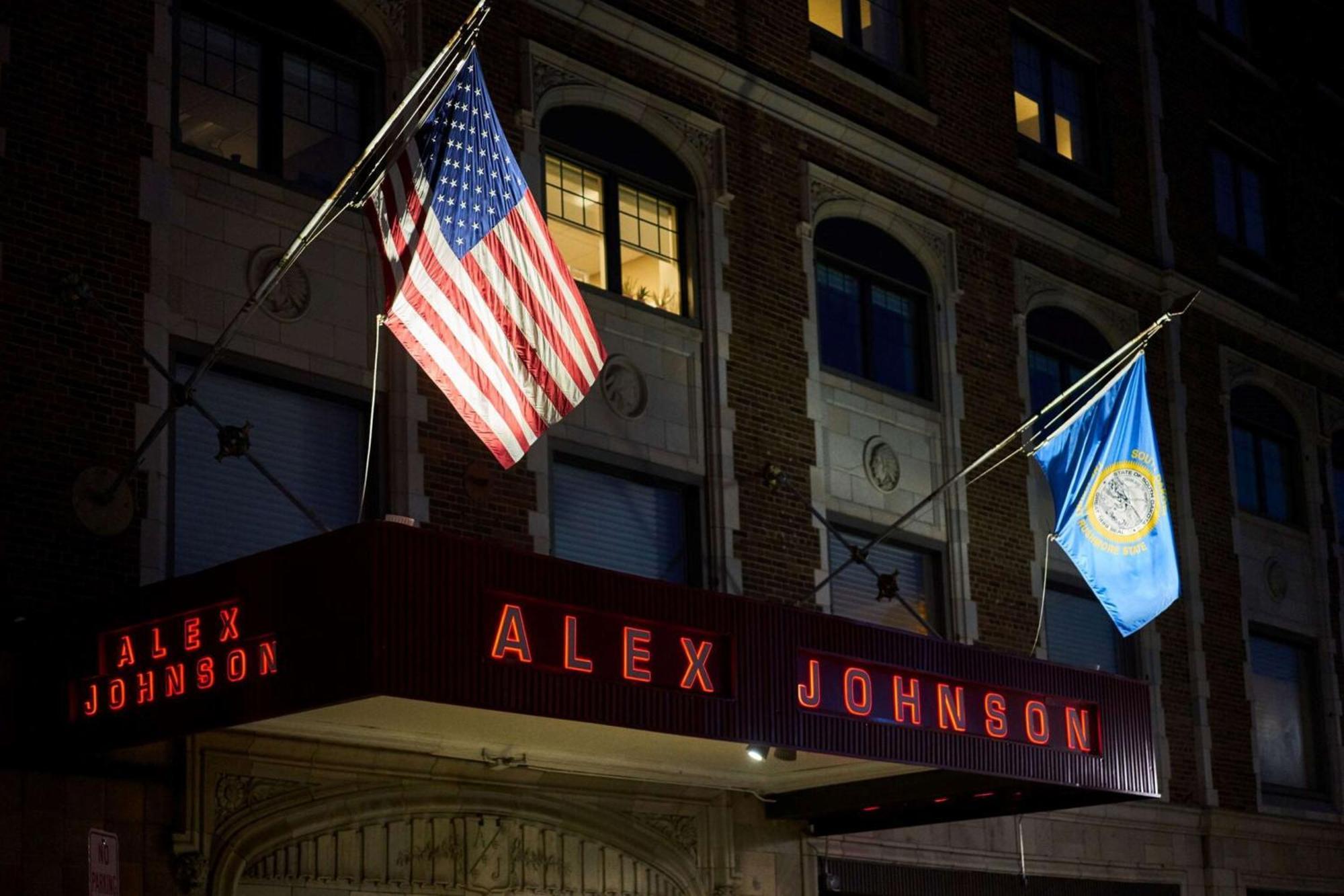 Hotel Alex Johnson Rapid City, Curio Collection By Hilton Exterior photo